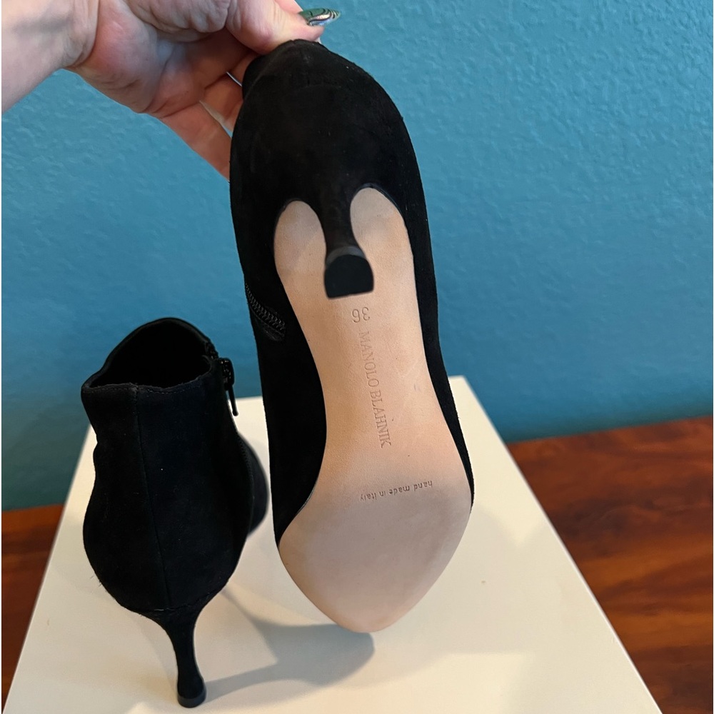 NWT Authentic Manolo Blahnik Black suede stiletto booties with zippers size 36